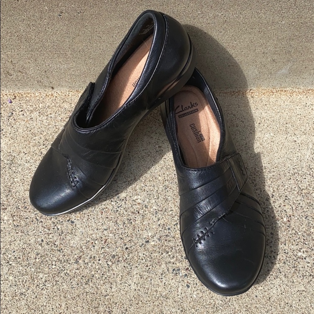 Clarks Black Leather slip on loafers W6 - like new